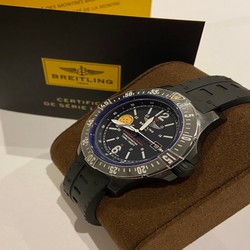 Breitling Colt Skyracer Mens watch Unisex Quartz Carbon X74320E4