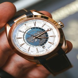 Omega Seamaster Aqua Terra Mens watch Unisex Automatic Rose gold 220.53.43.22.02.001