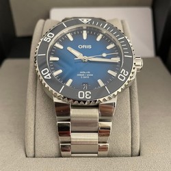 Oris Aquis Date Mens watch Unisex Automatic Steel 01 400 7769 4135-07 8 22 09PEB