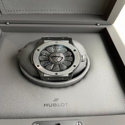 Hublot Classic Fusion 45, 42, 38, 33 mm Mens watch Unisex Automatic Ceramic 507.CX.9000.RX.TAK21