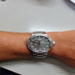 Oris Aquis Titan Mens watch Unisex Automatic Titanium 01 743 7664 7253-07 8 26 75PEB