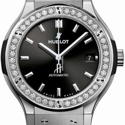 Hublot Classic Fusion 45, 42, 38, 33 mm Womens watch Automatic Titanium 565.NX.1470.LR.1204