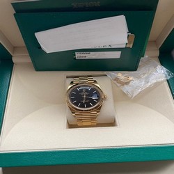 Rolex Day-Date 40 Mens watch Unisex Yellow gold Automatic 228238-0004