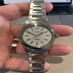 Girard Perregaux Laureato Mens watch Unisex Automatic Steel 81010-11-131-11A