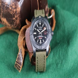 Breitling Avenger Blackbird 44 Automatic Titanium V1731110  BD74