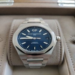 Girard Perregaux Laureato Mens watch Unisex Automatic Steel 81010-11-431-11A